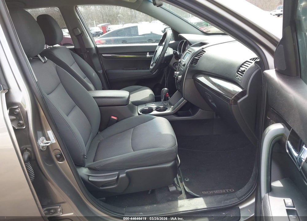 2013 KIA SORENTO LX VIN: 5XYKTDA60DG423039