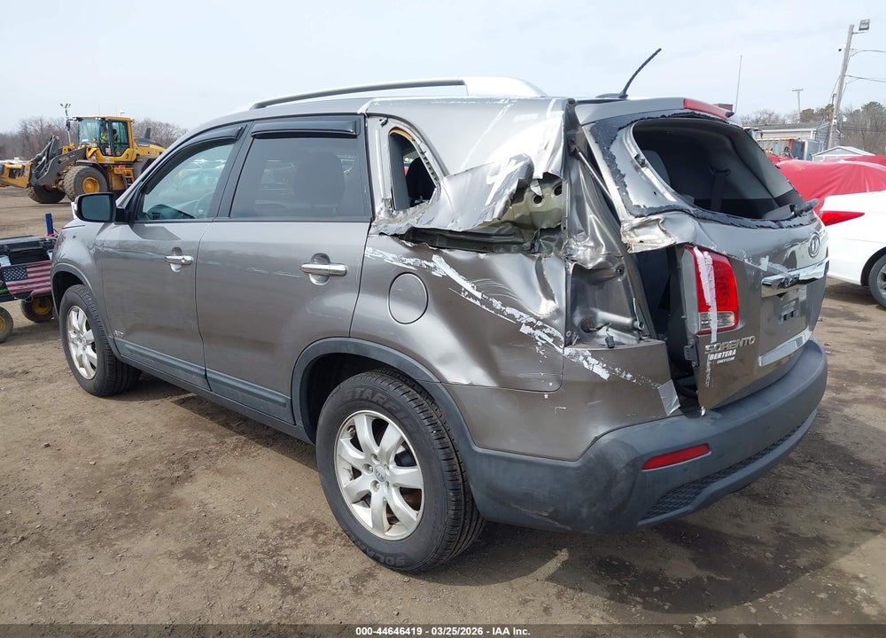 2013 KIA SORENTO LX VIN: 5XYKTDA60DG423039