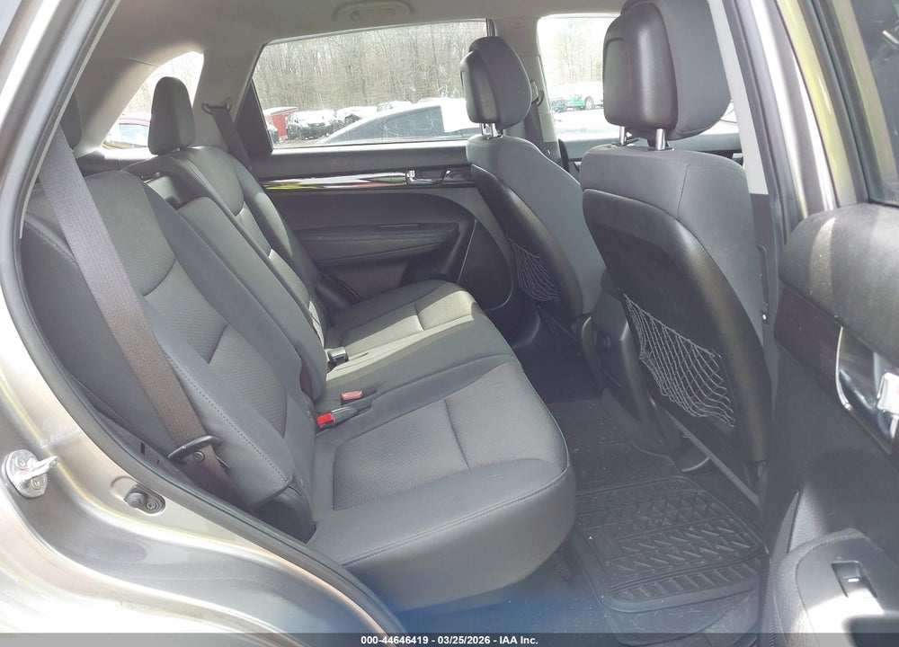 2013 KIA SORENTO LX VIN: 5XYKTDA60DG423039