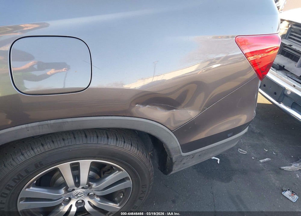 2018 HONDA PILOT EX-L VIN: 5FNYF5H51JB019447