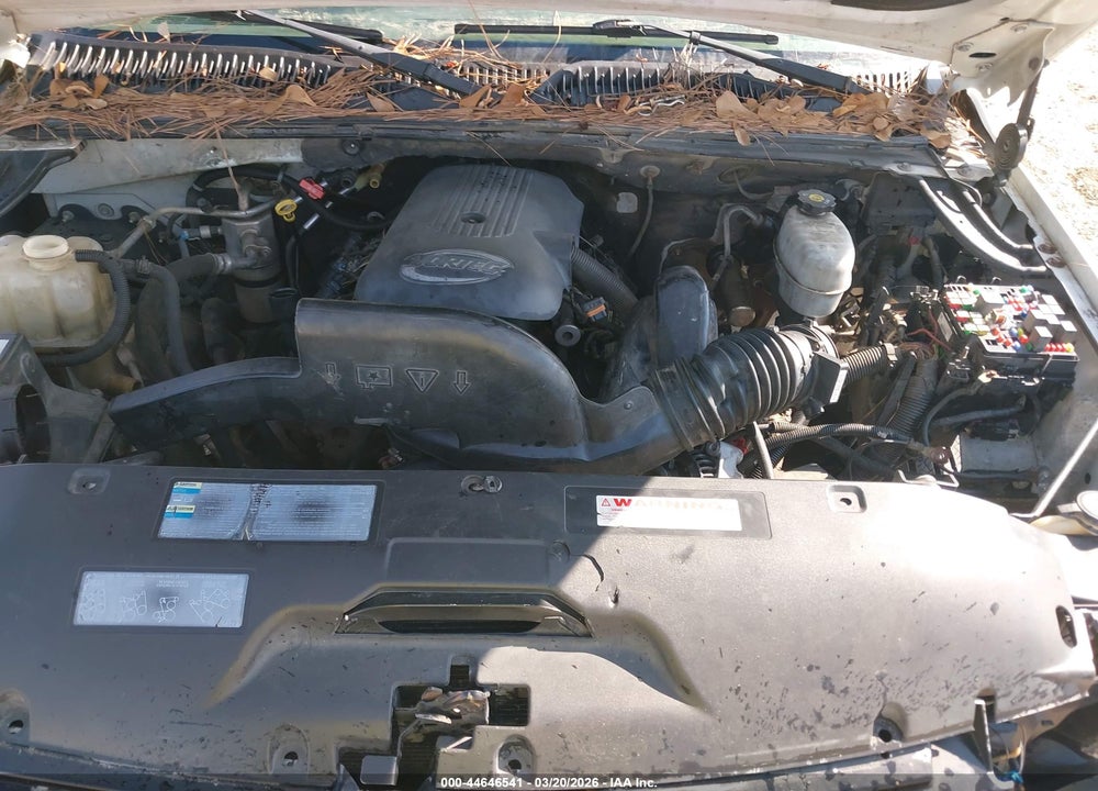 2004 CHEVROLET TAHOE LS VIN: 1GNEK13Z44J178551