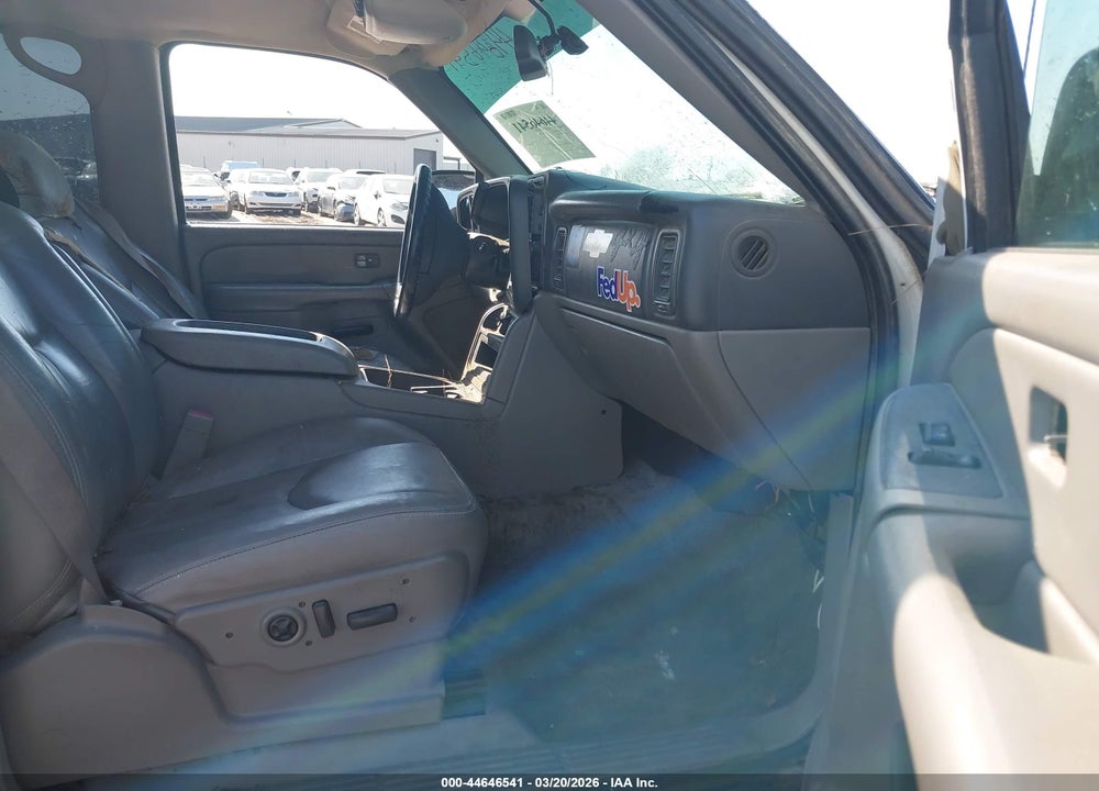2004 CHEVROLET TAHOE LS VIN: 1GNEK13Z44J178551