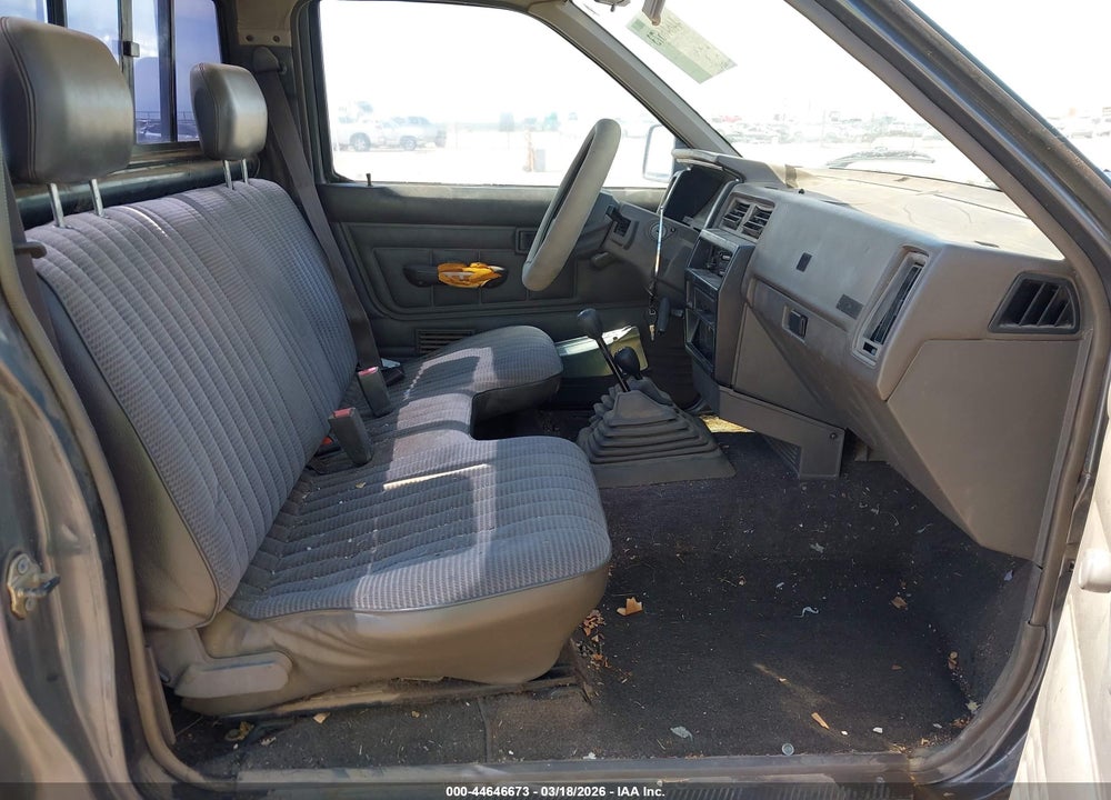 1992 NISSAN TRUCK SHORT WHEELBASE VIN: 1N6SD11Y0NC328190