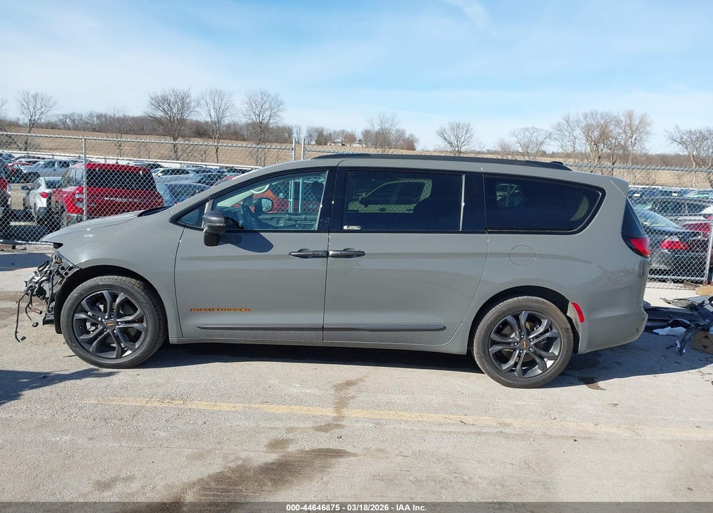 2023 CHRYSLER PACIFICA TOURING L VIN: 2C4RC3BG6PR593096