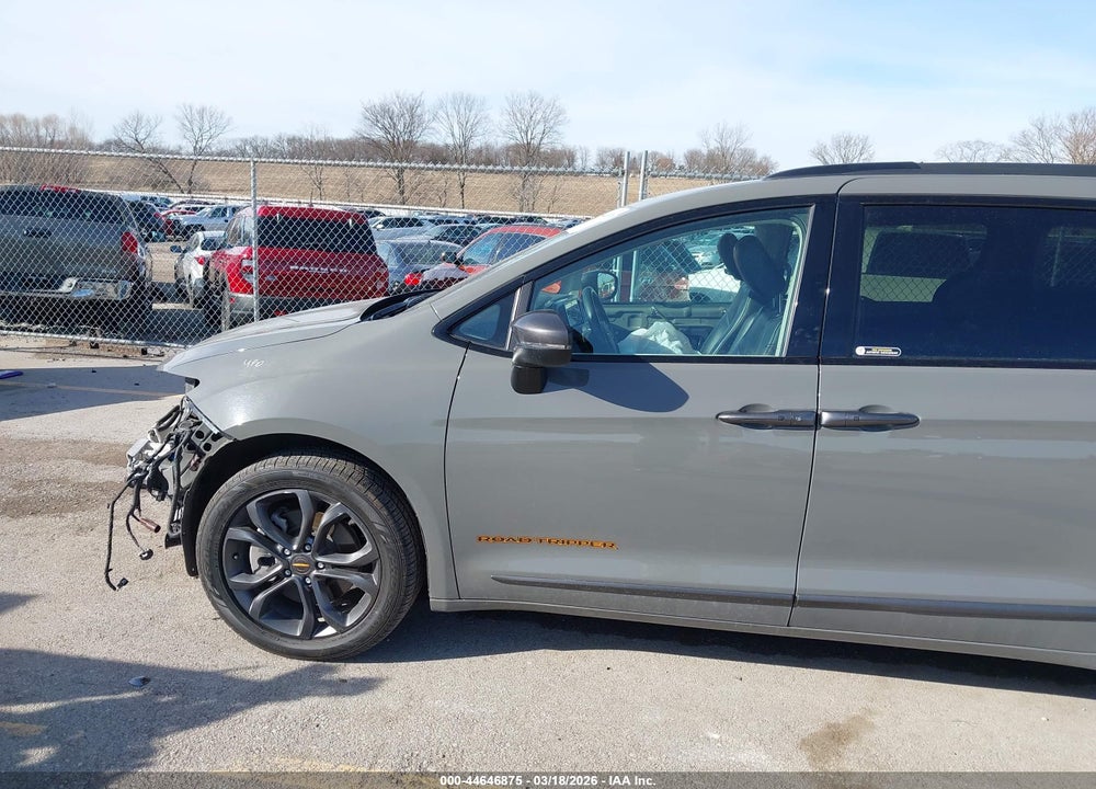 2023 CHRYSLER PACIFICA TOURING L VIN: 2C4RC3BG6PR593096