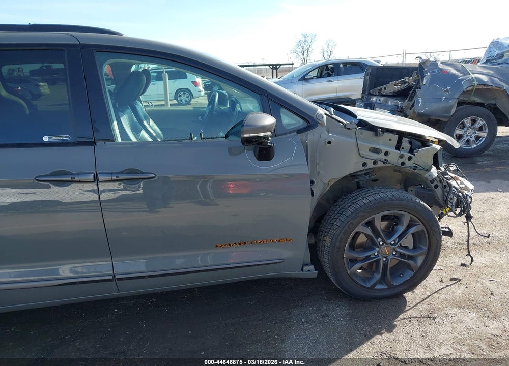 2023 CHRYSLER PACIFICA TOURING L VIN: 2C4RC3BG6PR593096
