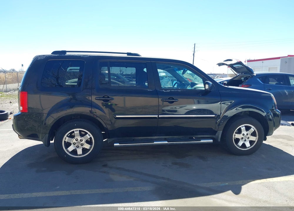 2011 HONDA PILOT TOURING VIN: 5FNYF3H95BB047440