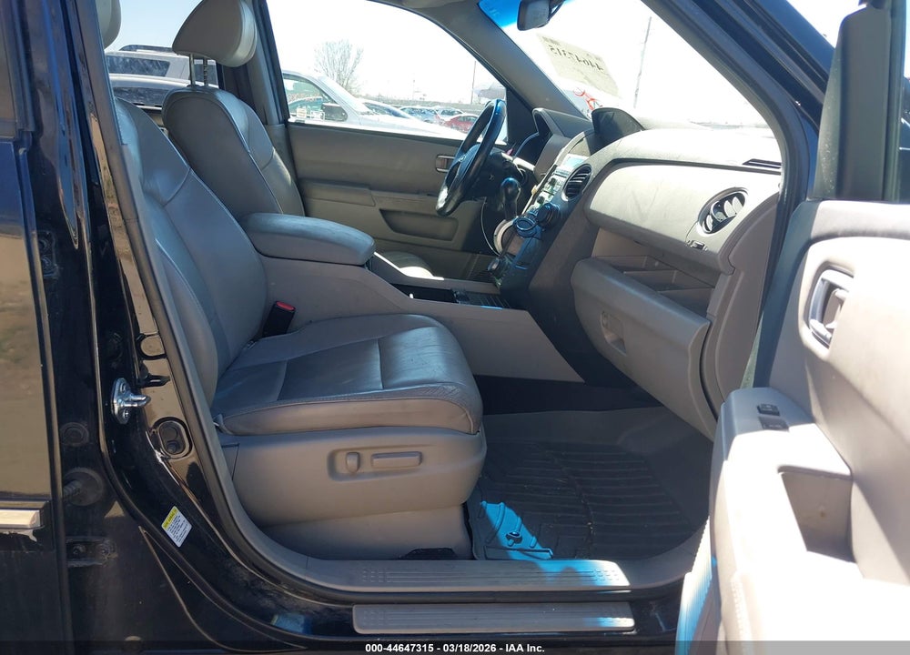 2011 HONDA PILOT TOURING VIN: 5FNYF3H95BB047440