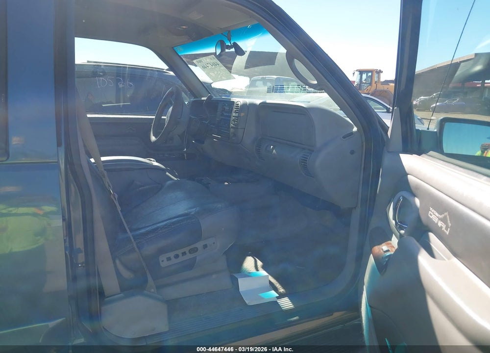 2000 GMC YUKON DENALI VIN: 1GKEK13R3YR143102