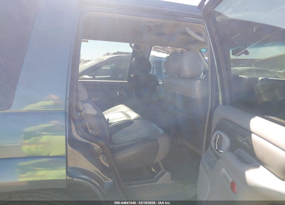 2000 GMC YUKON DENALI VIN: 1GKEK13R3YR143102