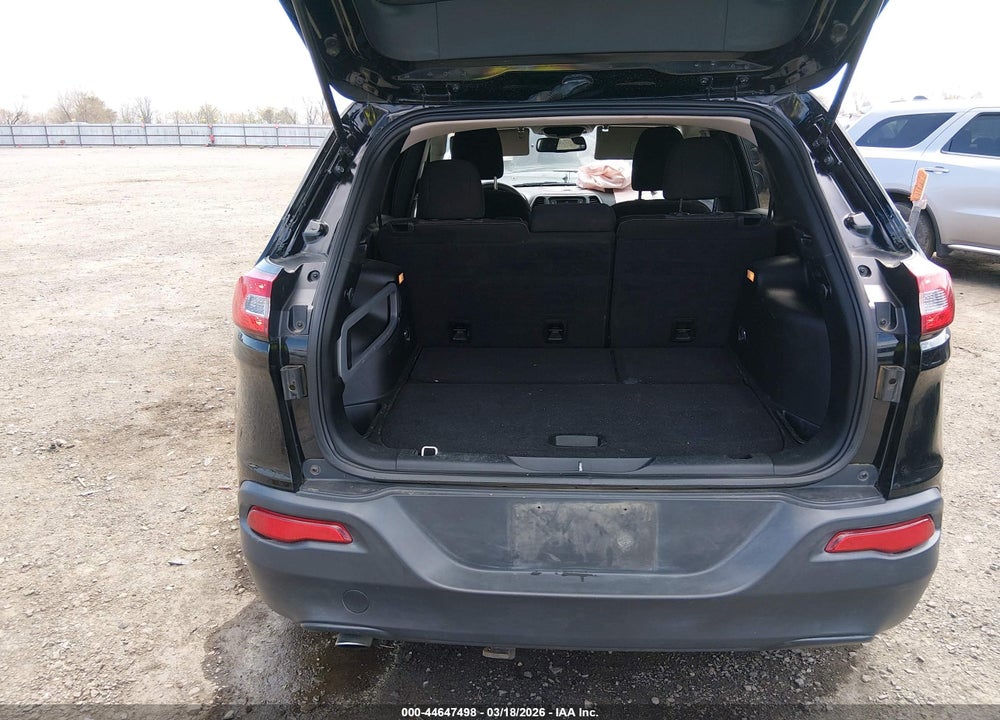 2018 JEEP CHEROKEE LATITUDE FWD VIN: 1C4PJLCB8JD566461