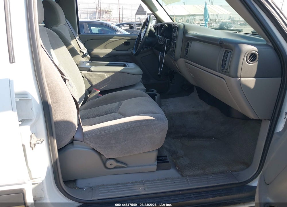 2005 CHEVROLET SUBURBAN 1500 LS VIN: 1GNEC16Z45J130915