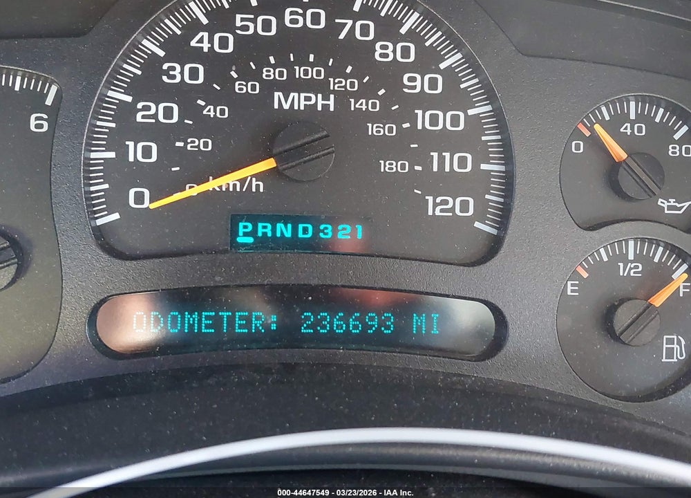 2005 CHEVROLET SUBURBAN 1500 LS VIN: 1GNEC16Z45J130915