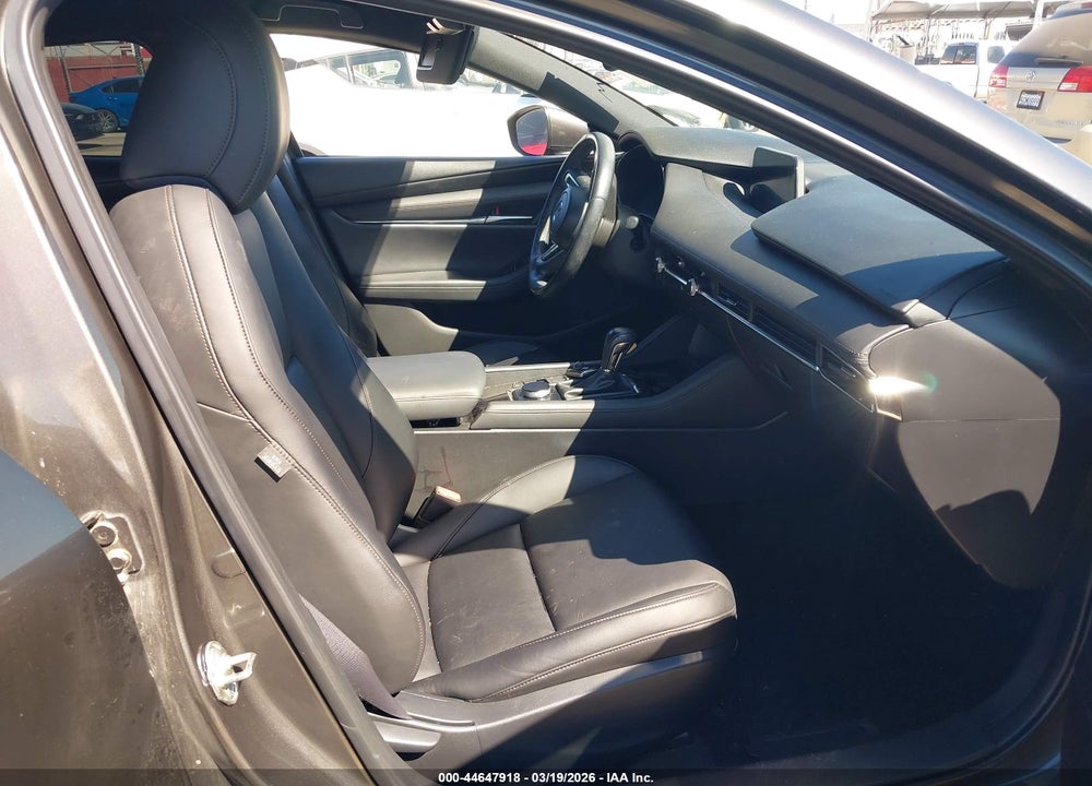 2019 MAZDA 3 VIN: JM1BPALM8K1109067