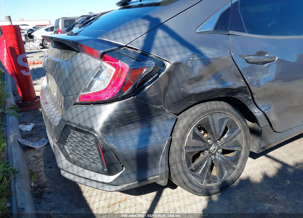 2018 HONDA CIVIC EX VIN: SHHFK7H53JU428482