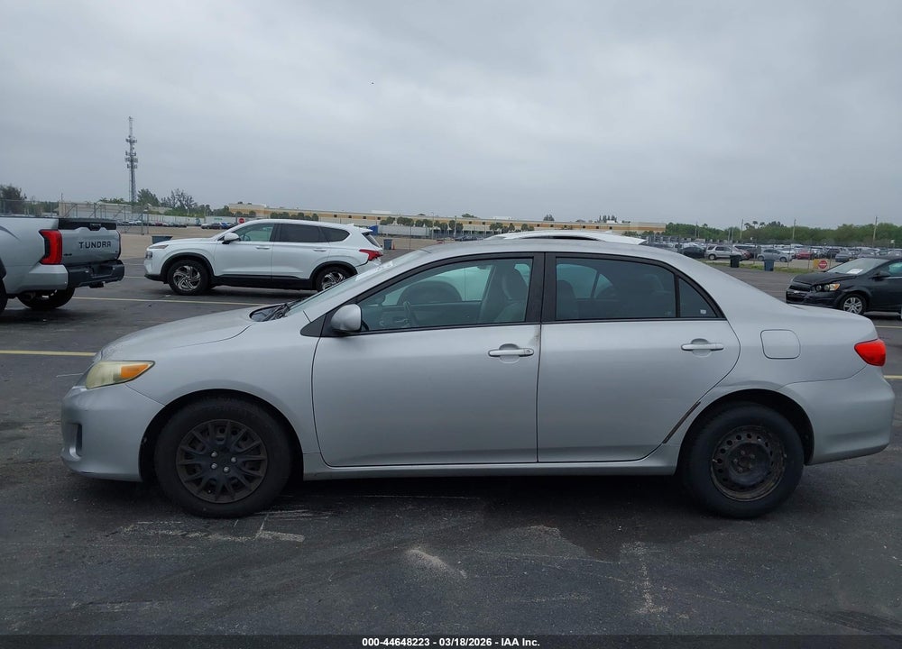 2011 TOYOTA COROLLA LE VIN: 2T1BU4EE7BC584527