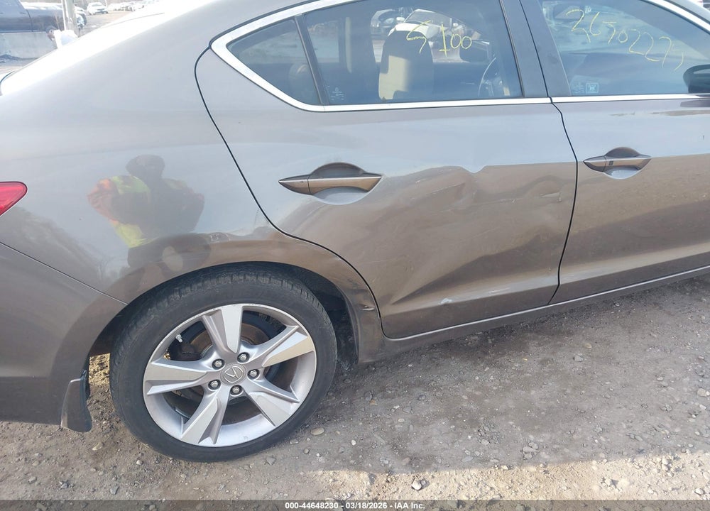 2013 ACURA ILX 2.0L VIN: 19VDE1F70DE009154