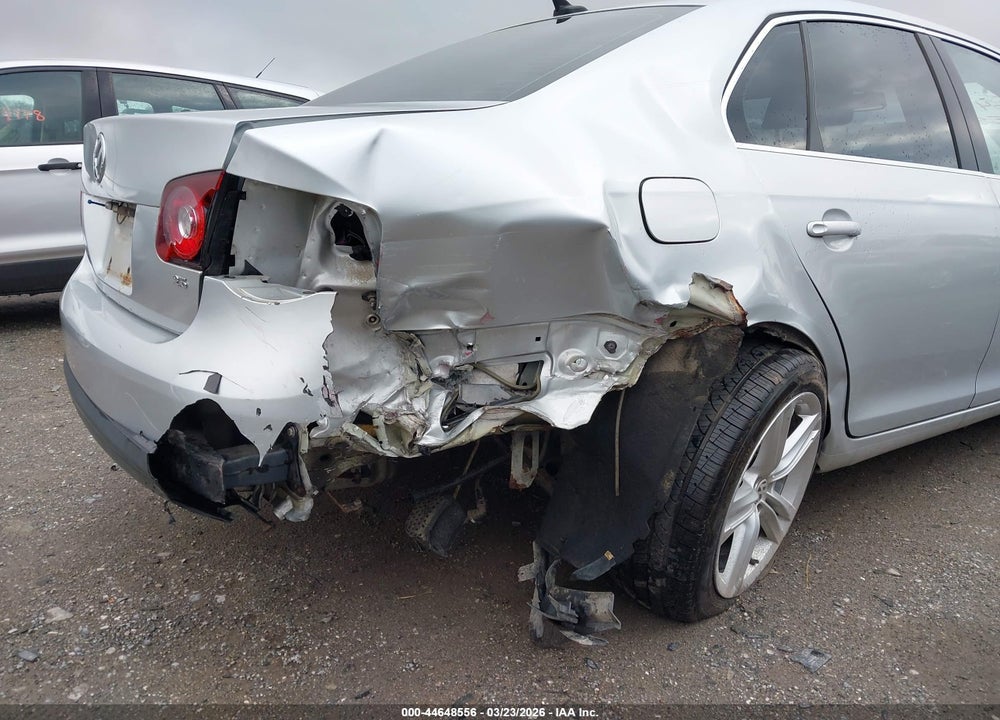 2010 VOLKSWAGEN JETTA SE VIN: 3VWRZ7AJ8AM060892