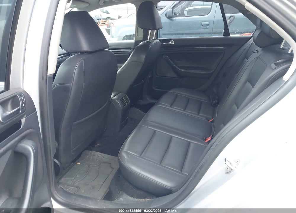 2010 VOLKSWAGEN JETTA SE VIN: 3VWRZ7AJ8AM060892