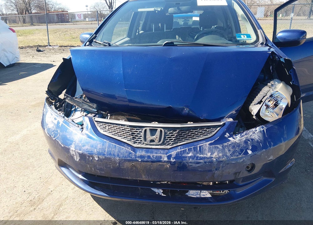 2013 HONDA FIT VIN: JHMGE8H3XDC000071