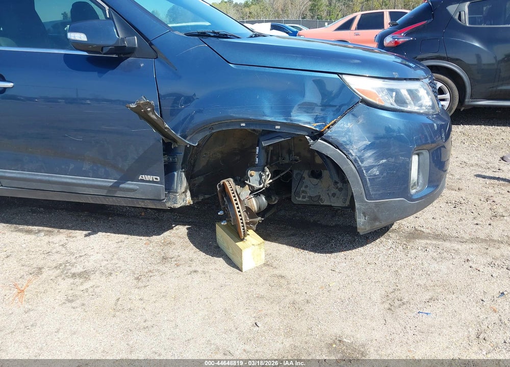 2015 KIA SORENTO LX VIN: 5XYKTDA69FG583083