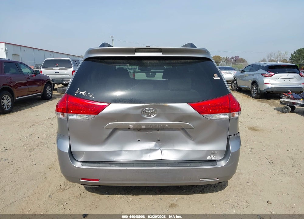 2011 TOYOTA SIENNA LE V6 VIN: 5TDKK3DC1BS032397