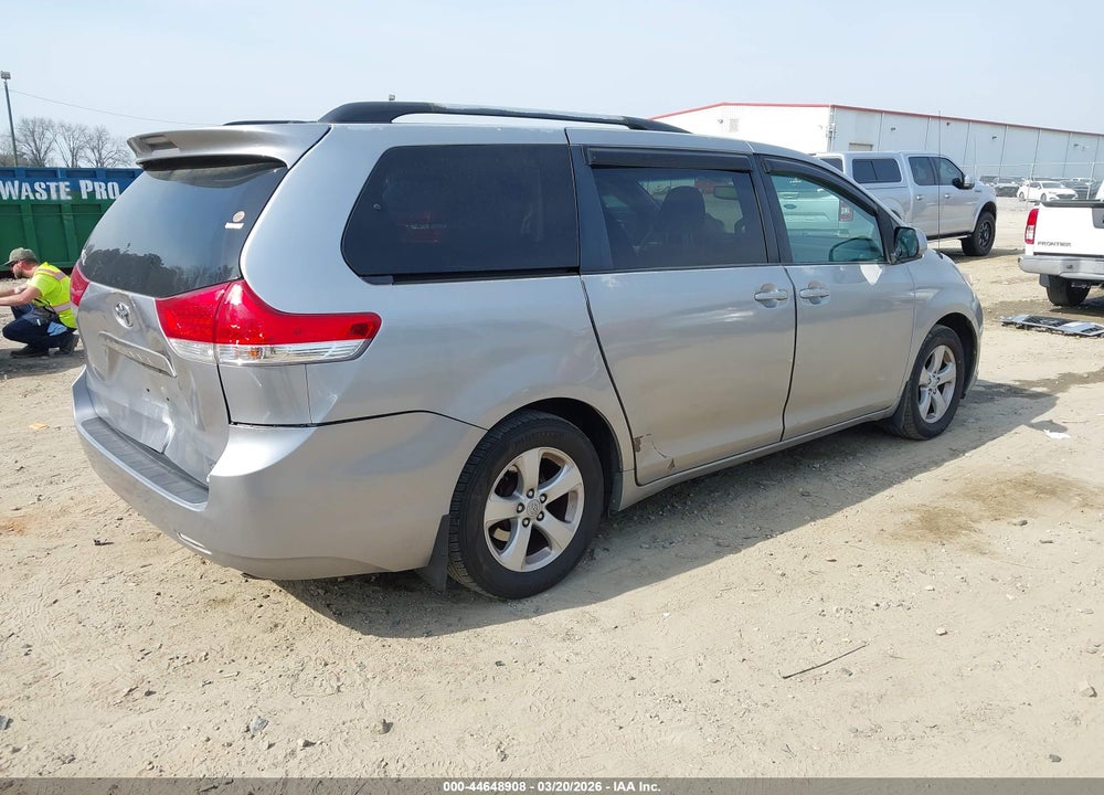 2011 TOYOTA SIENNA LE V6 VIN: 5TDKK3DC1BS032397
