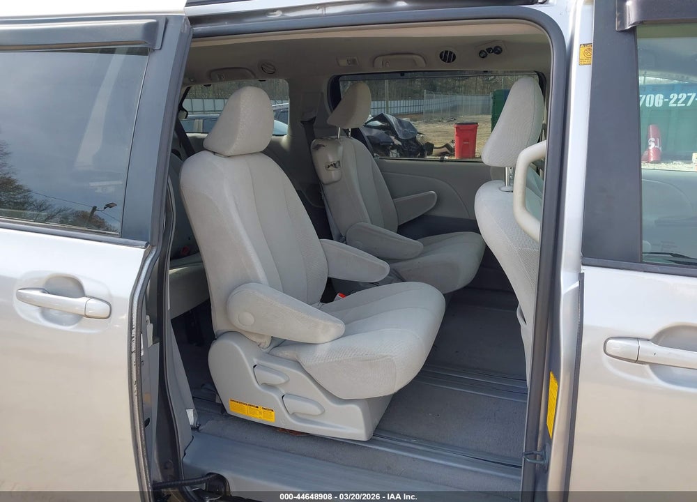 2011 TOYOTA SIENNA LE V6 VIN: 5TDKK3DC1BS032397
