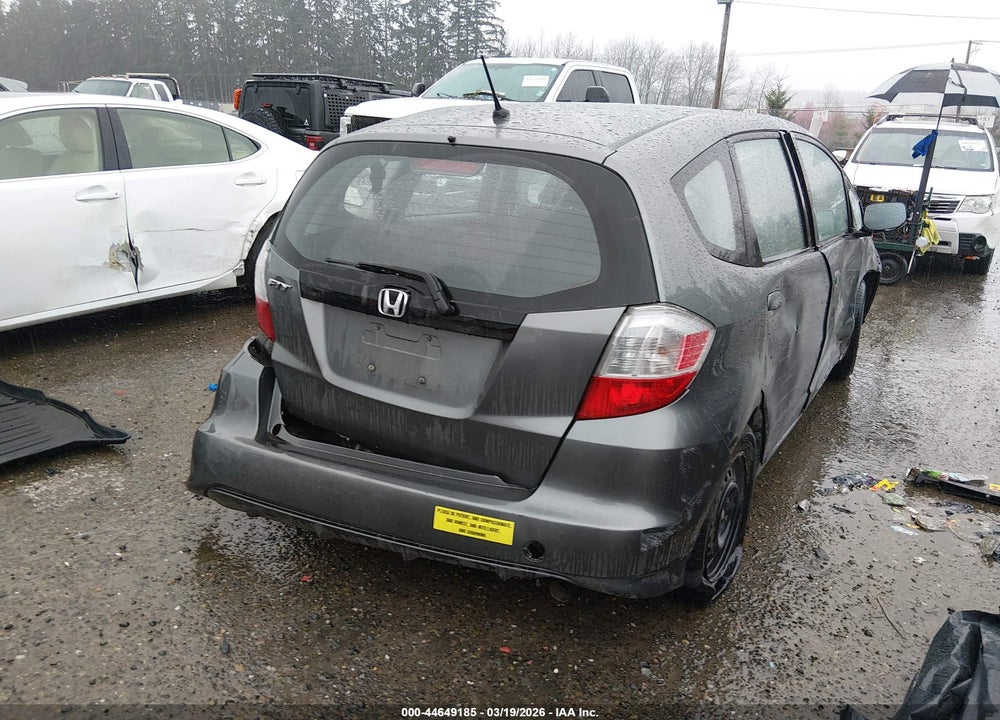 2011 HONDA FIT VIN: JHMGE8G31BS001310