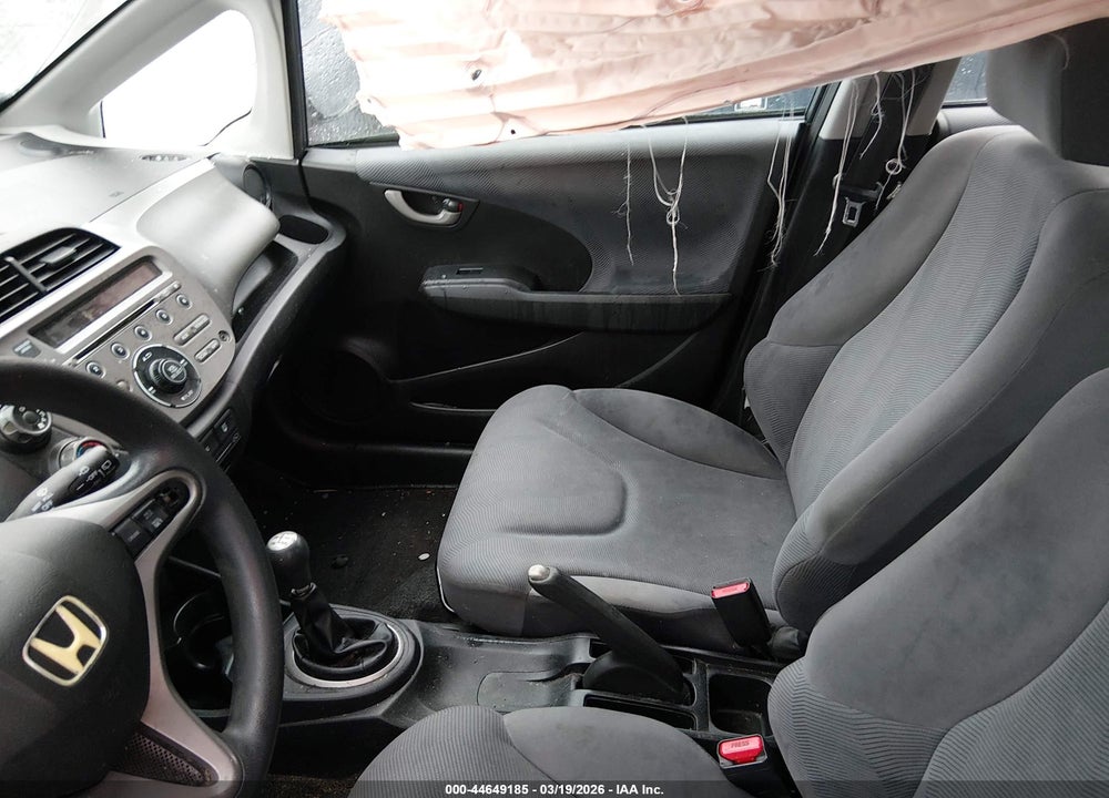 2011 HONDA FIT VIN: JHMGE8G31BS001310