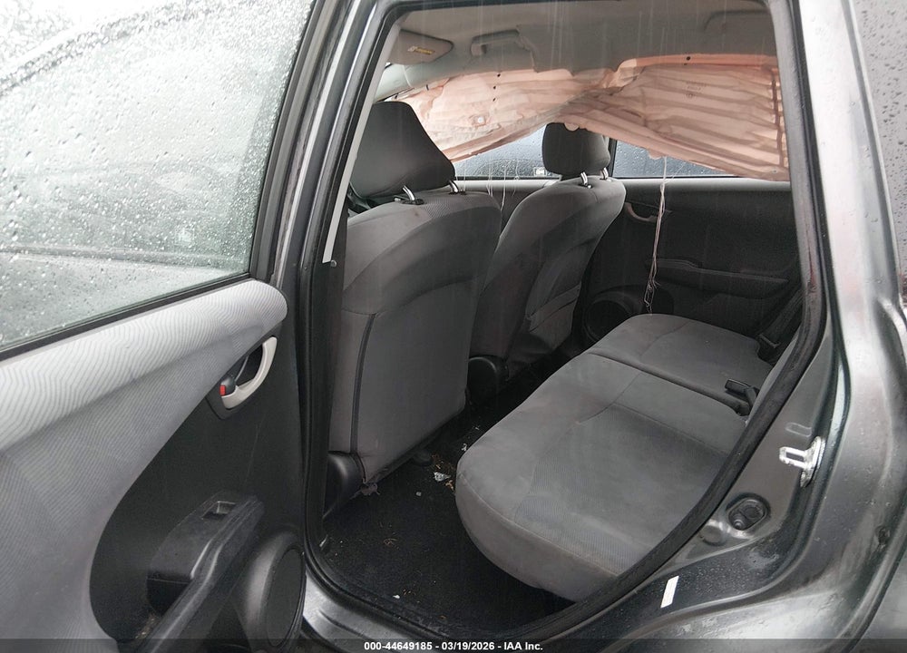 2011 HONDA FIT VIN: JHMGE8G31BS001310
