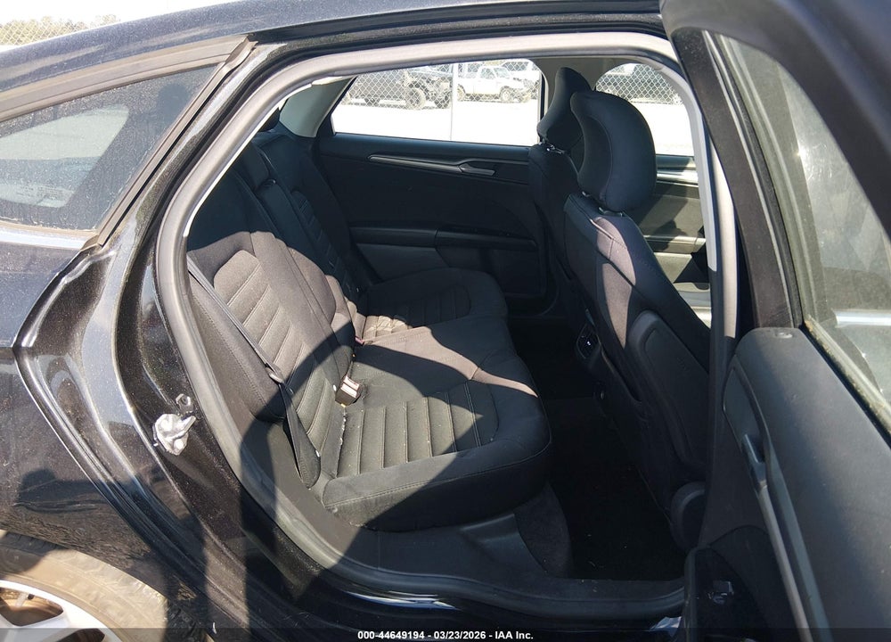 2015 FORD FUSION SE VIN: 3FA6P0H7XFR208621
