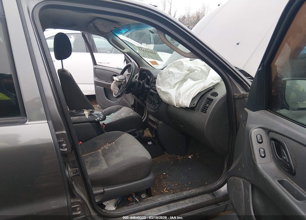 2004 FORD ESCAPE XLS VIN: 1FMYU02124DA18572