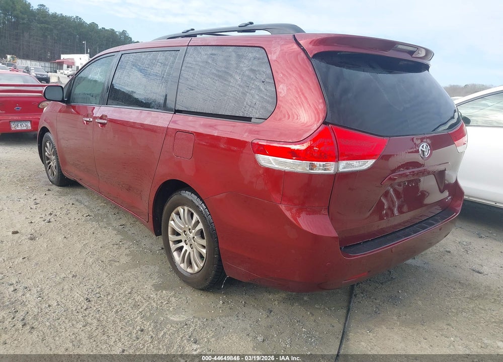2013 TOYOTA SIENNA XLE V6 8 PASSENGER VIN: 5TDYK3DC1DS390399