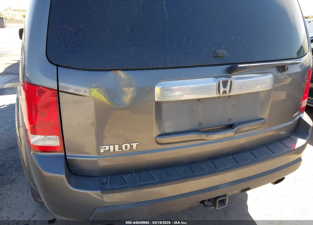 2010 HONDA PILOT EX-L VIN: 5FNYF3H65AB015219