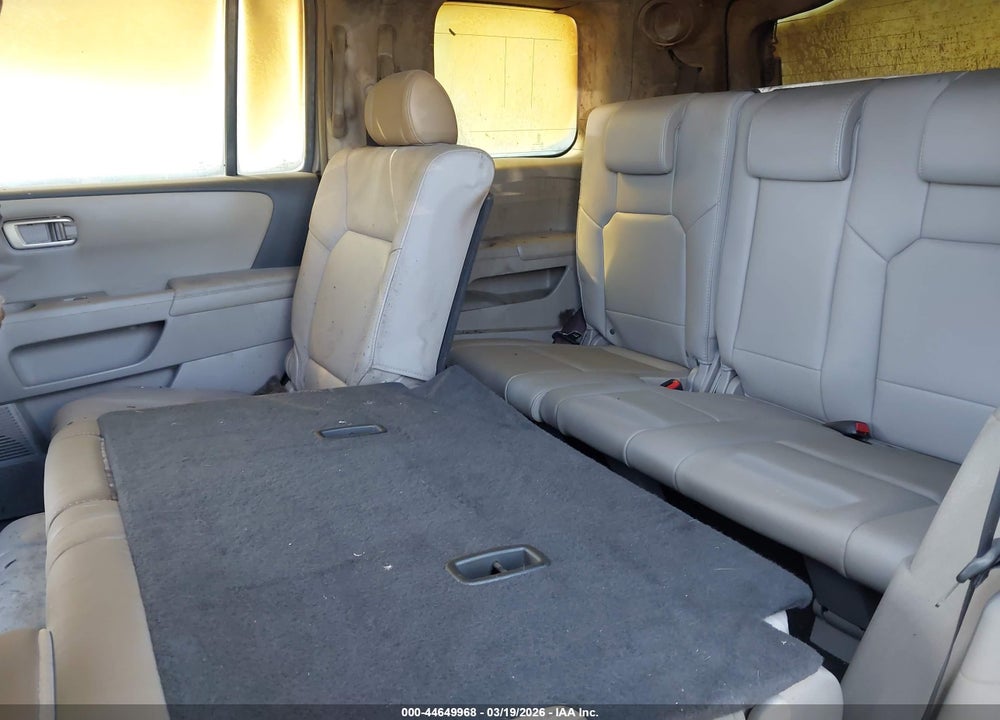 2010 HONDA PILOT EX-L VIN: 5FNYF3H65AB015219