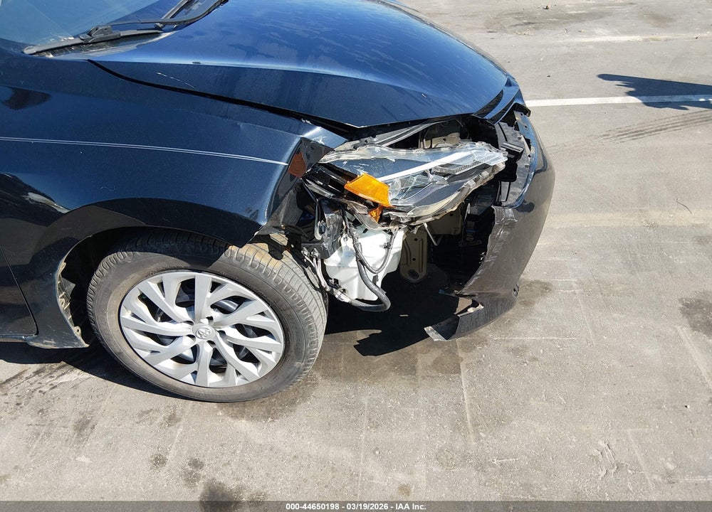 2018 TOYOTA COROLLA LE VIN: 5YFBURHE9JP803950