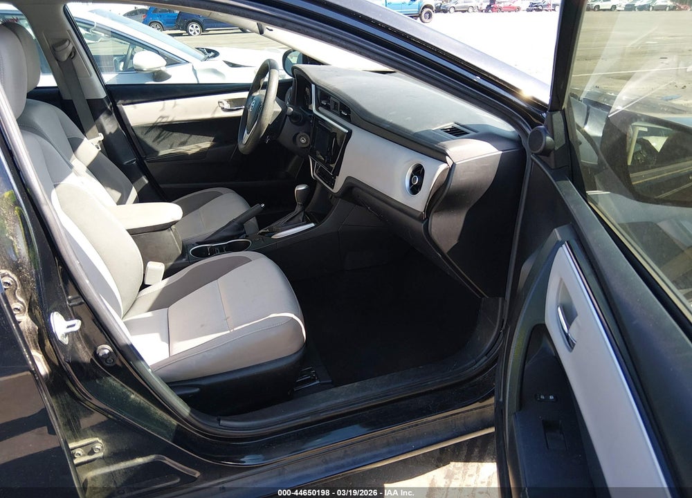 2018 TOYOTA COROLLA LE VIN: 5YFBURHE9JP803950