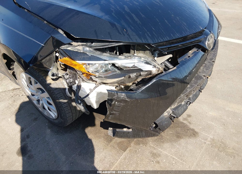2018 TOYOTA COROLLA LE VIN: 5YFBURHE9JP803950