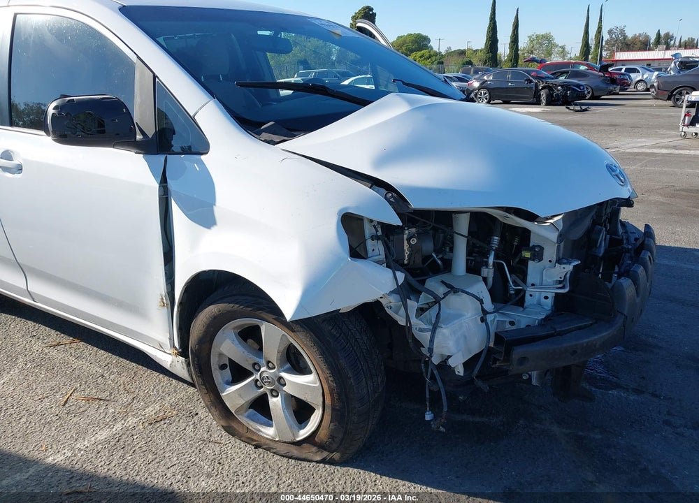2017 TOYOTA SIENNA LE 8 PASSENGER VIN: 5TDKZ3DC9HS799855