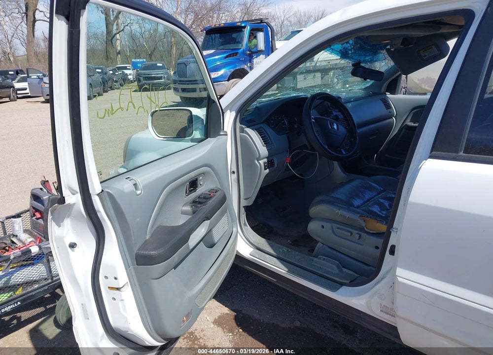 2005 HONDA PILOT EX-L VIN: 5FNYF18535B037141