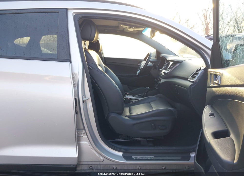 2016 HYUNDAI TUCSON LIMITED VIN: KM8J33A21GU091047