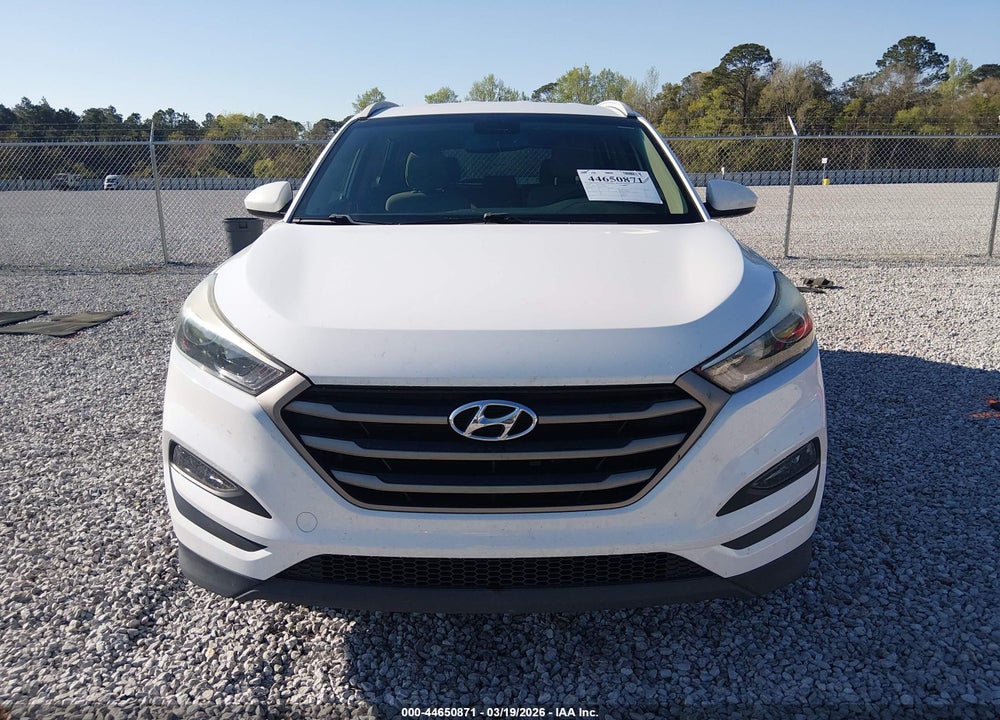 2016 HYUNDAI TUCSON SE VIN: KM8J33A4XGU195926