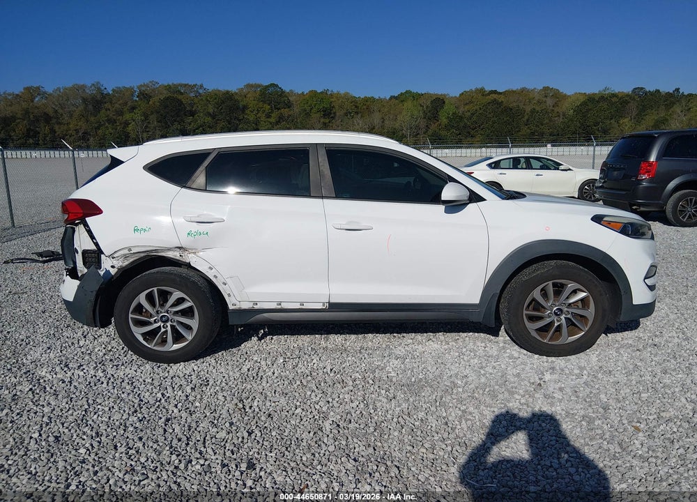 2016 HYUNDAI TUCSON SE VIN: KM8J33A4XGU195926