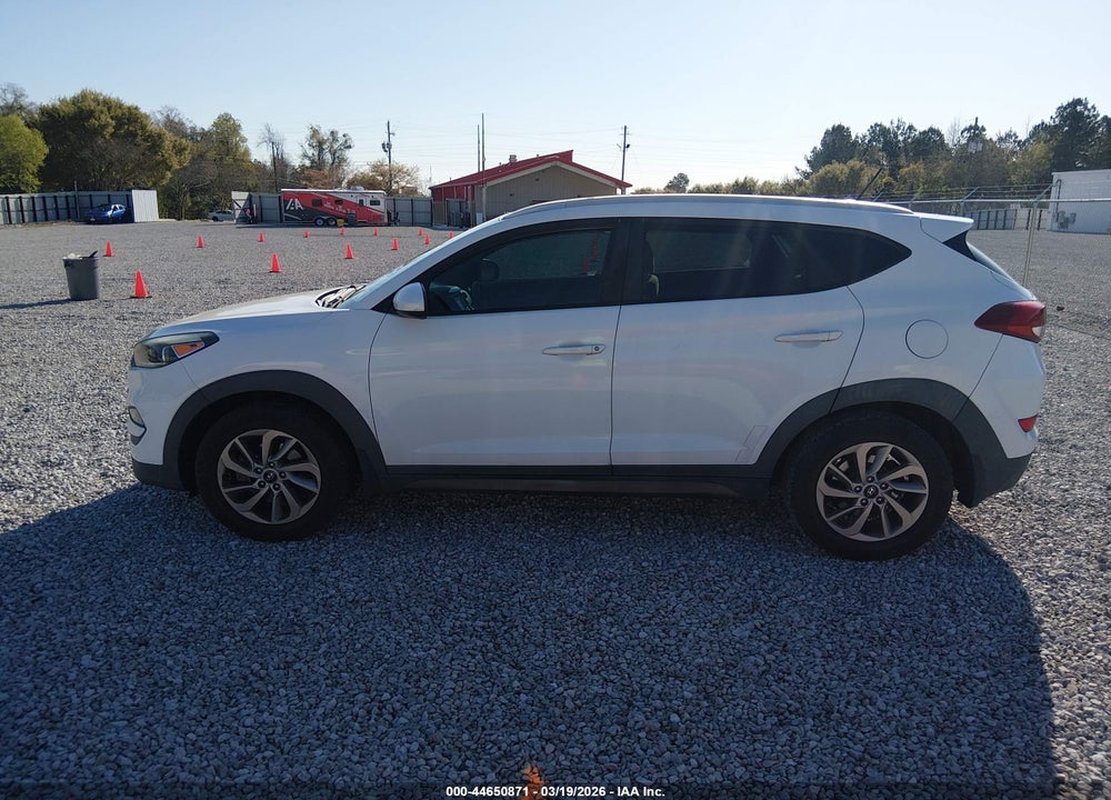 2016 HYUNDAI TUCSON SE VIN: KM8J33A4XGU195926