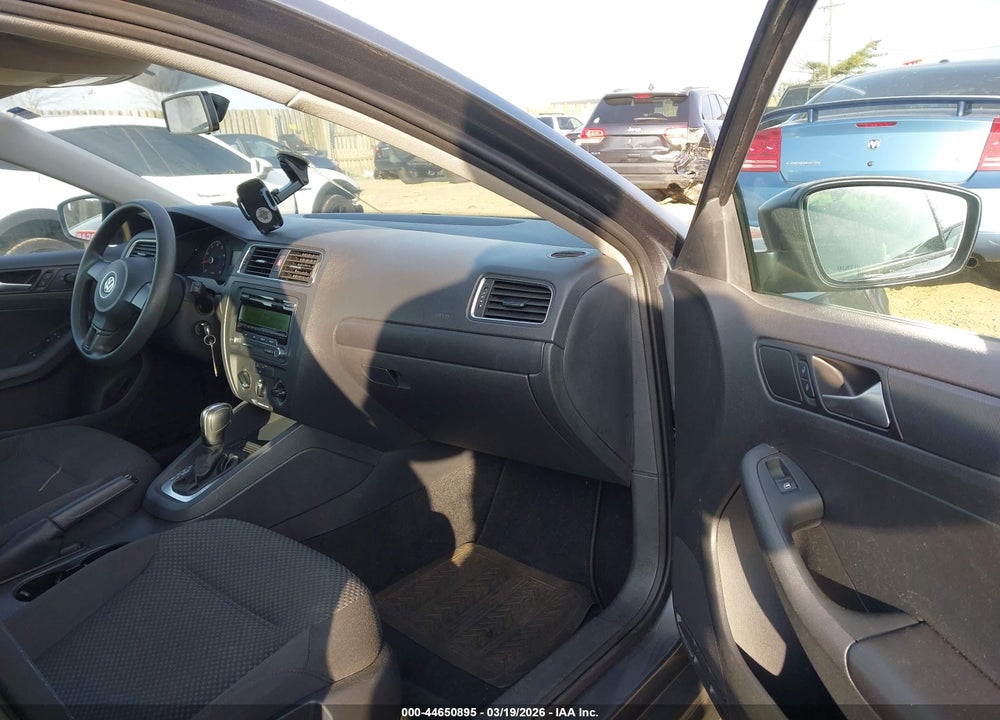 2014 VOLKSWAGEN JETTA 2.0L S VIN: 3VW2K7AJ1EM256040