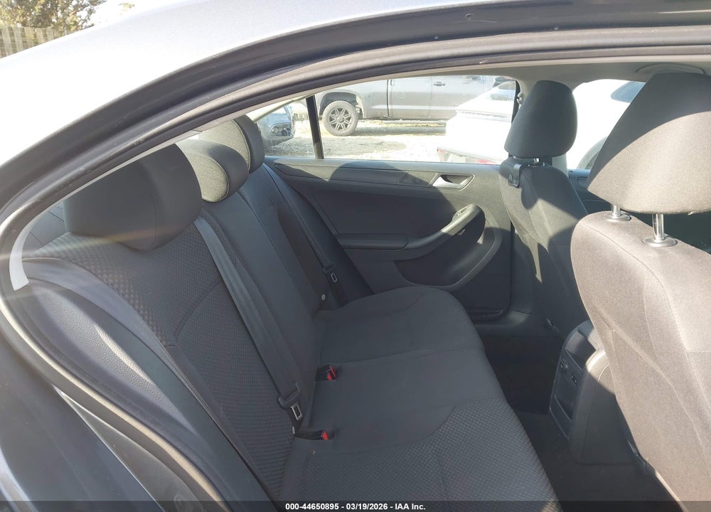 2014 VOLKSWAGEN JETTA 2.0L S VIN: 3VW2K7AJ1EM256040