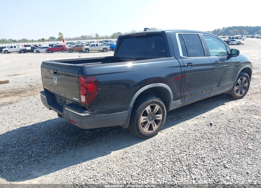 2017 HONDA RIDGELINE RTL VIN: 5FPYK3F55HB013977