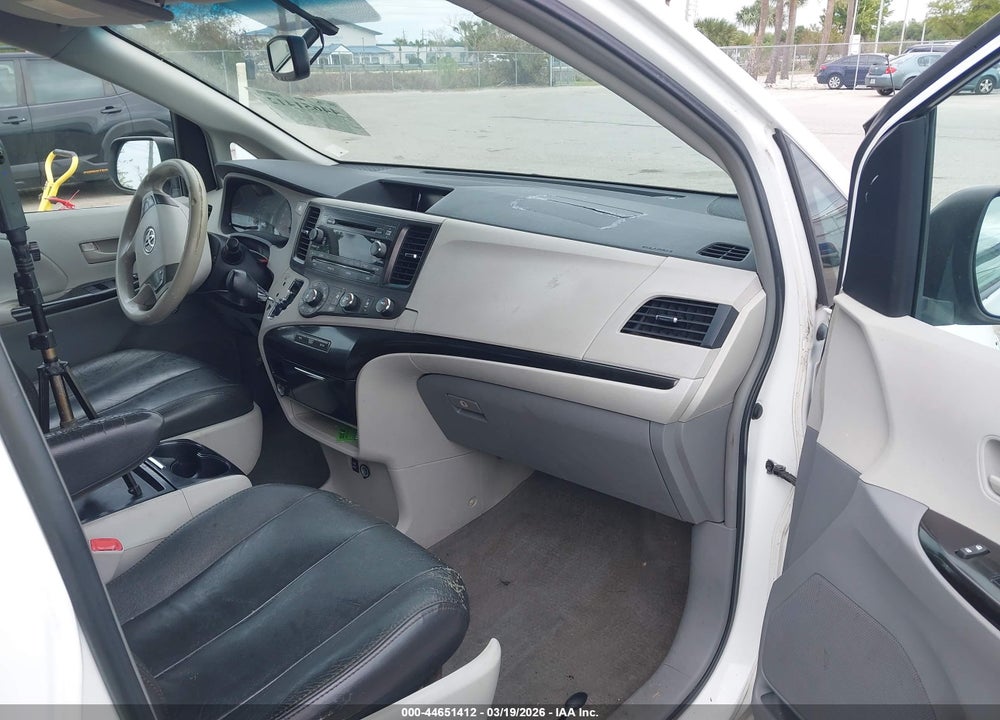 2011 TOYOTA SIENNA LE V6 VIN: 5TDKK3DC1BS081096