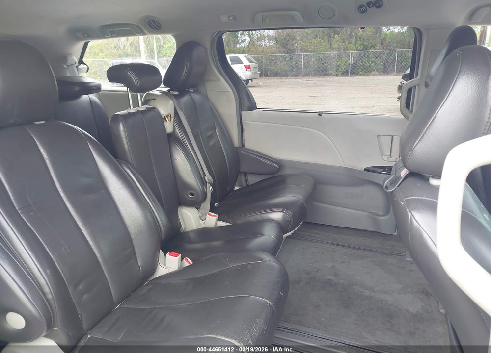 2011 TOYOTA SIENNA LE V6 VIN: 5TDKK3DC1BS081096